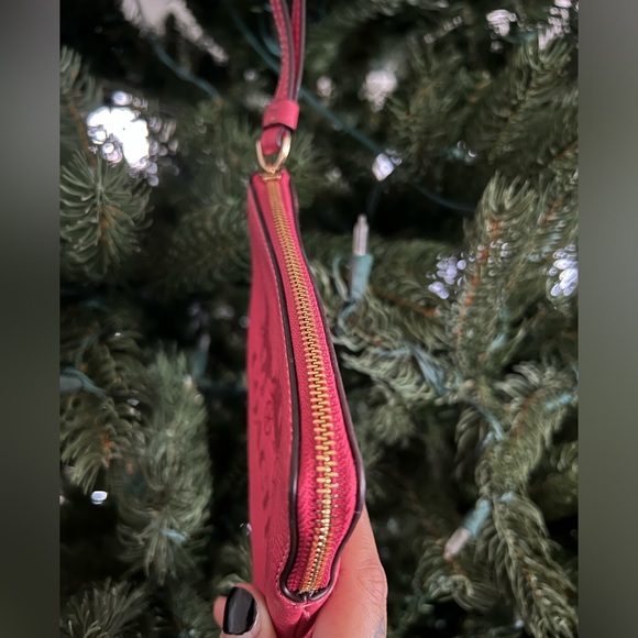 Coach Leather Corner Zip Wristlet wallet. - Picture 4 of 9